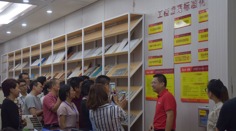 參觀眾惠供應(yīng)鏈展廳